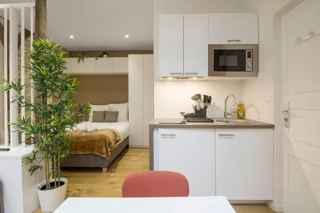 Typical Parisian Studio In Le Marais#4 Pers-1